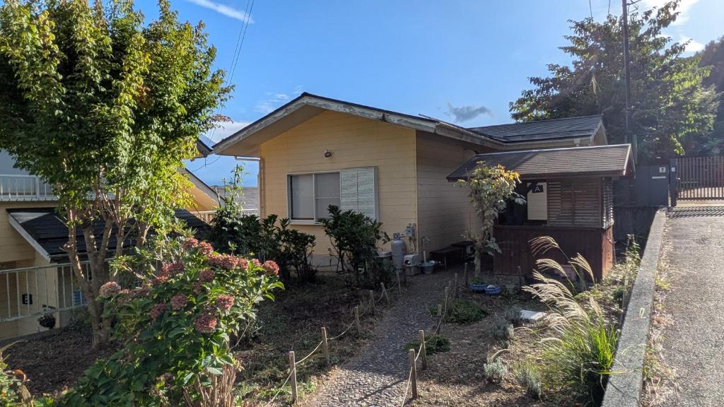 Το κτήριο όπου στεγάζεται  η παραθεριστική κατοικία