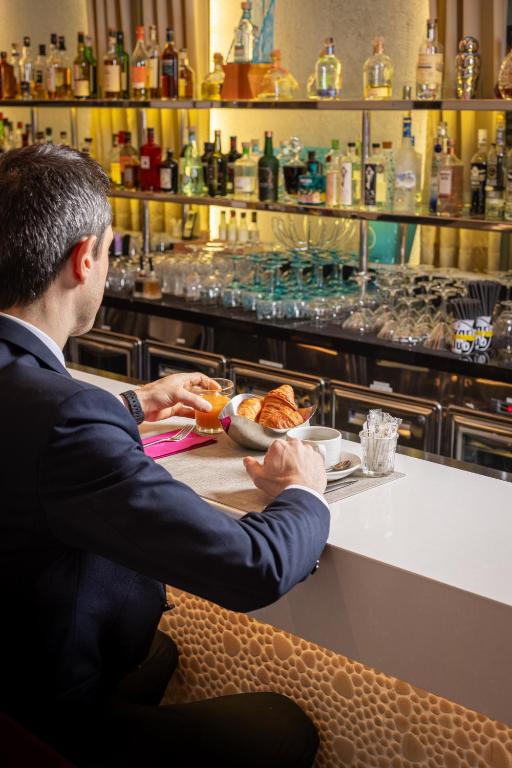 N’vY Manotel - Resim 14