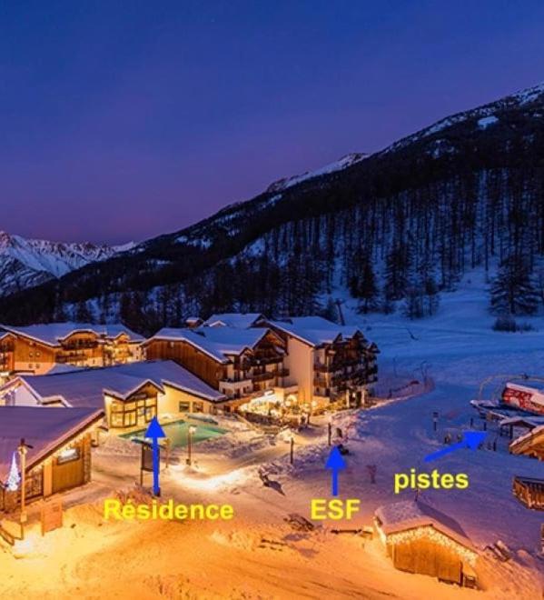 2ch avec piscine aux pieds des pistes, Les Orres 1800