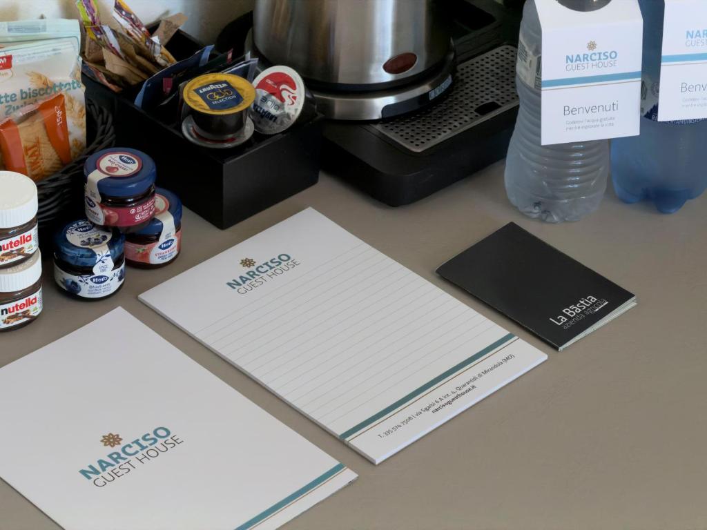 a desk with two envelopes and a coffee maker at Narciso Guest House in Quarantoli