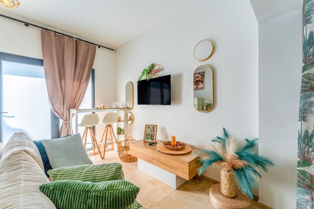a living room with a couch and a table at Une parenthèse en luberon, jacuzzi in Les Taillades