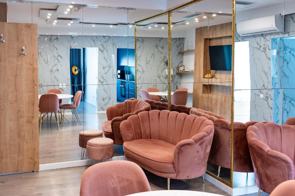 Khu vực ghế ngồi tại Thome Hoia Jacuzzi