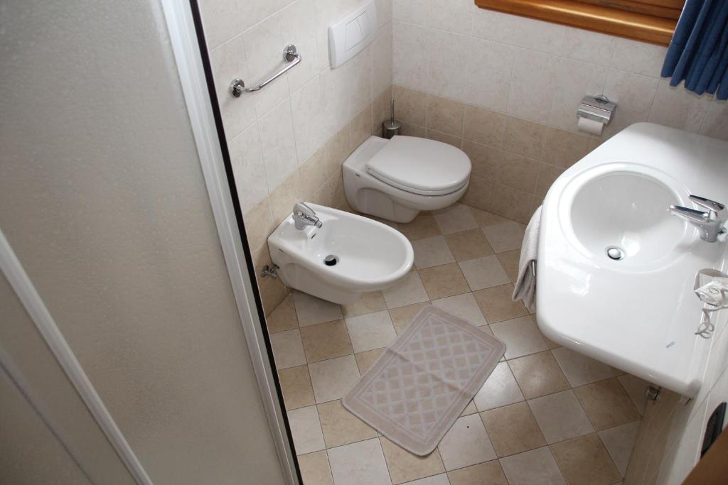 Koupelna v ubytování Albergo Caravasc