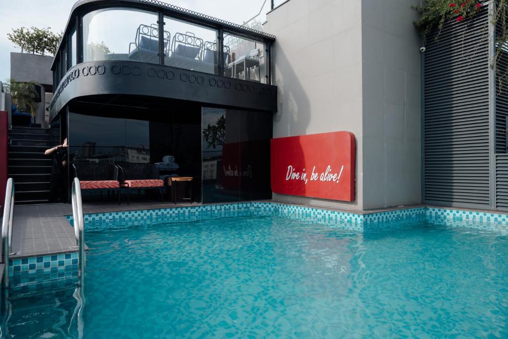 Bazén v ubytování Champton Hanoi Hotel nebo v jeho okolí