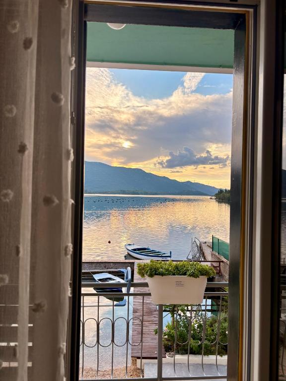 a view of a lake from a balcony with a plant at Villa Luka Apartman Pavo in Ston