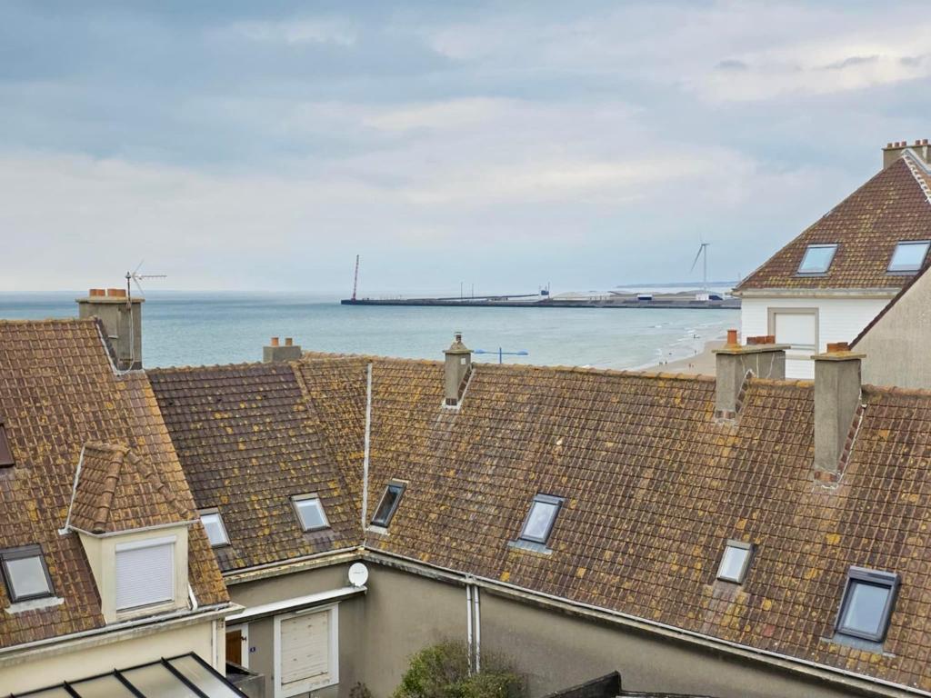 a view of roofs of houses and the ocean at L'appartement cosy du Portel in Le Portel