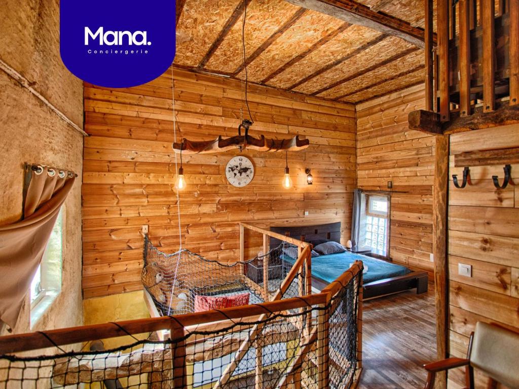 a bedroom with a hammock in a log cabin at L'Apto - Gîtes à la ferme - Jardin avec plancha in Chicheboville