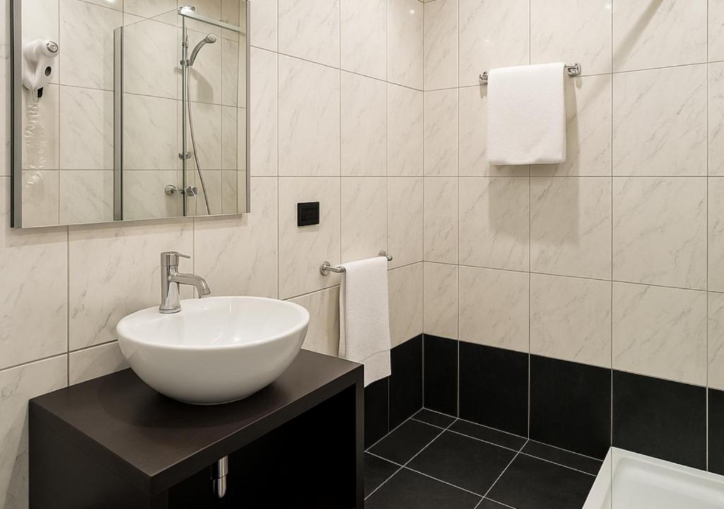 Sechi Hotel Milano - Resim 15