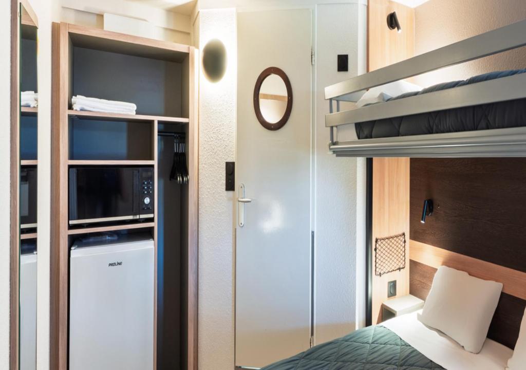 Premiere Classe Valenciennes Sud - Rouvignies - Standard Plus Room - 1 Queen Bed 1 Single Bed