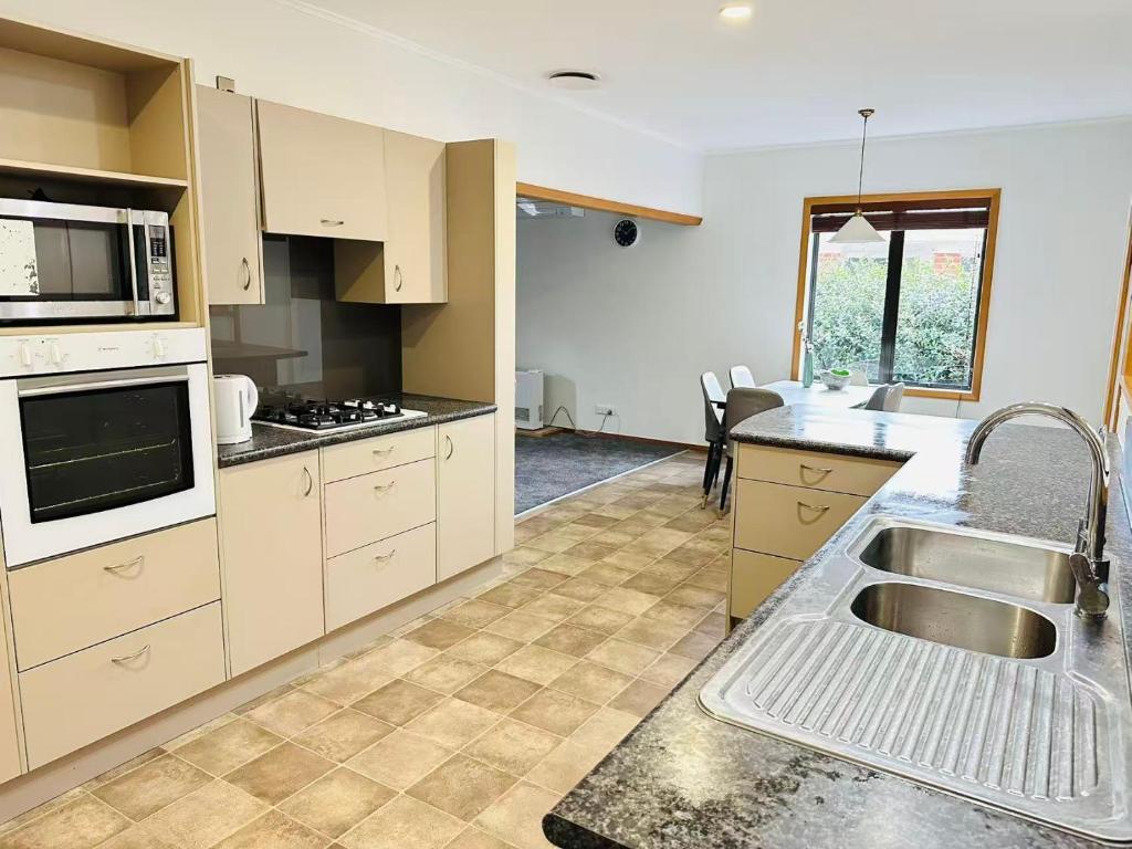 Cosy 3 Bedrooms House Beside City Centre - Resim 17