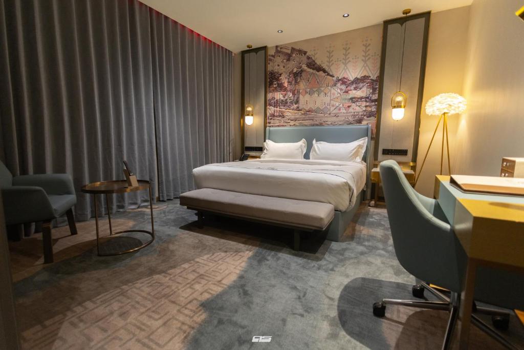 GOLDEN NEW HIRA HOTEL