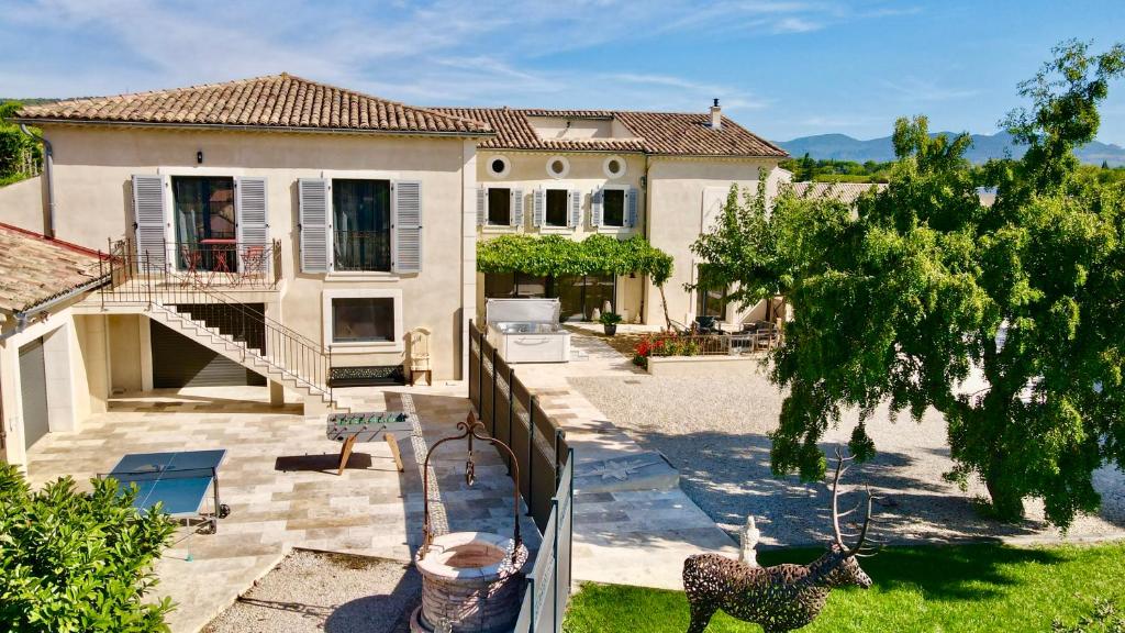 Πισίνα στο ή κοντά στο Mas de Baye - classé 5 étoiles meublé de tourisme