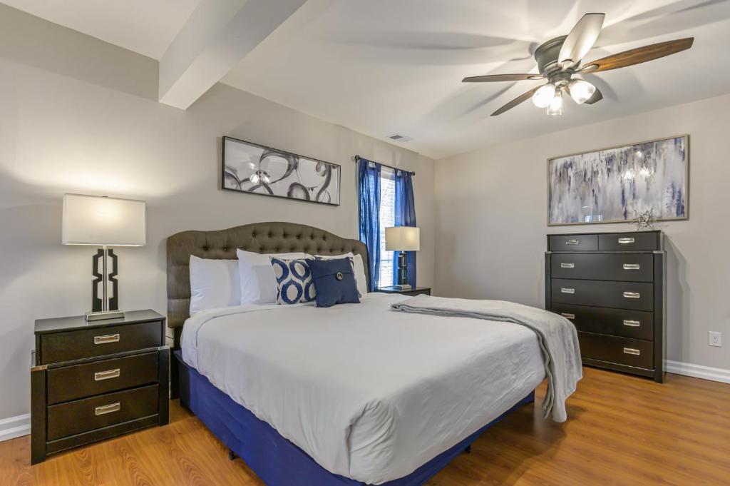 Postel nebo postele na pokoji v ubytování 27 West Ridge Drive SE Cartersville