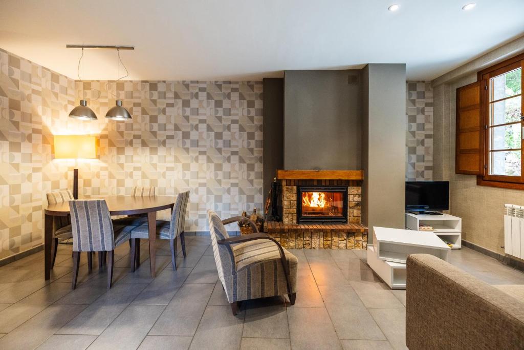 Apartamentos Casa Miño - Two-Bedroom Apartment With Mountain View