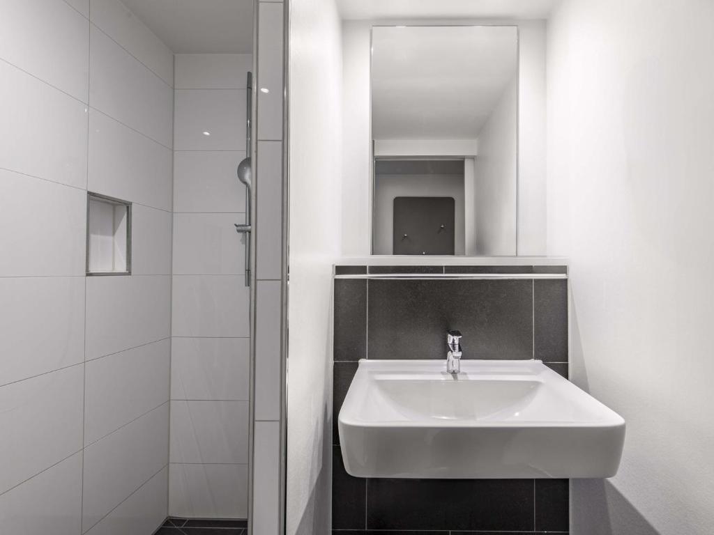 B&B Hotel München-Olympiapark - Resim 24