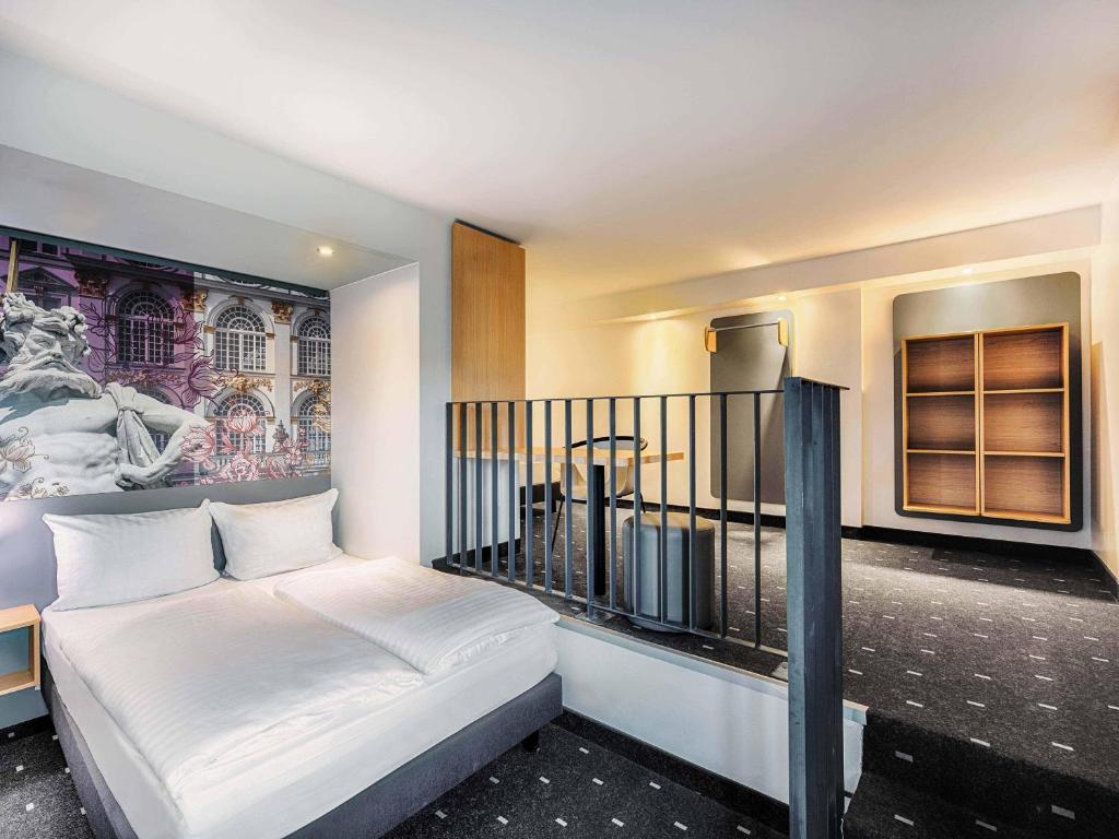 B&B Hotel München-Moosach - Resim 4