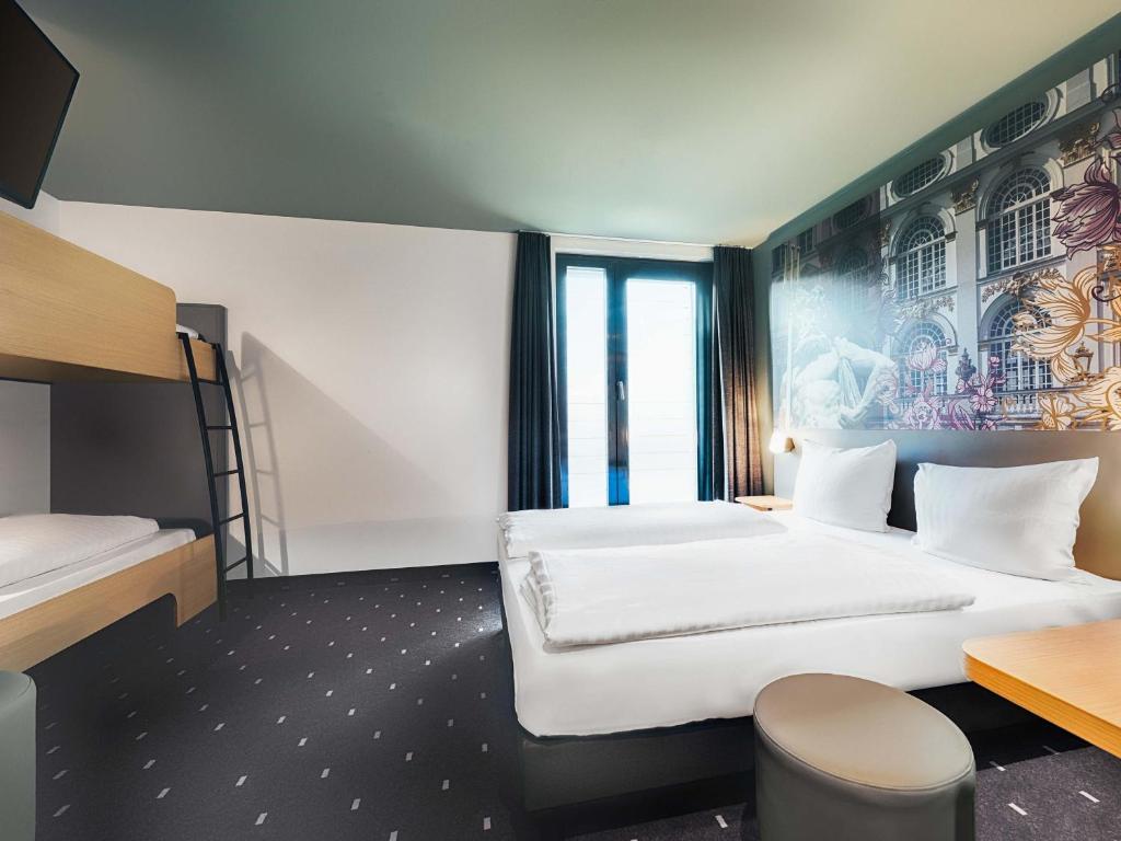 B&B Hotel München-Moosach - Resim 5