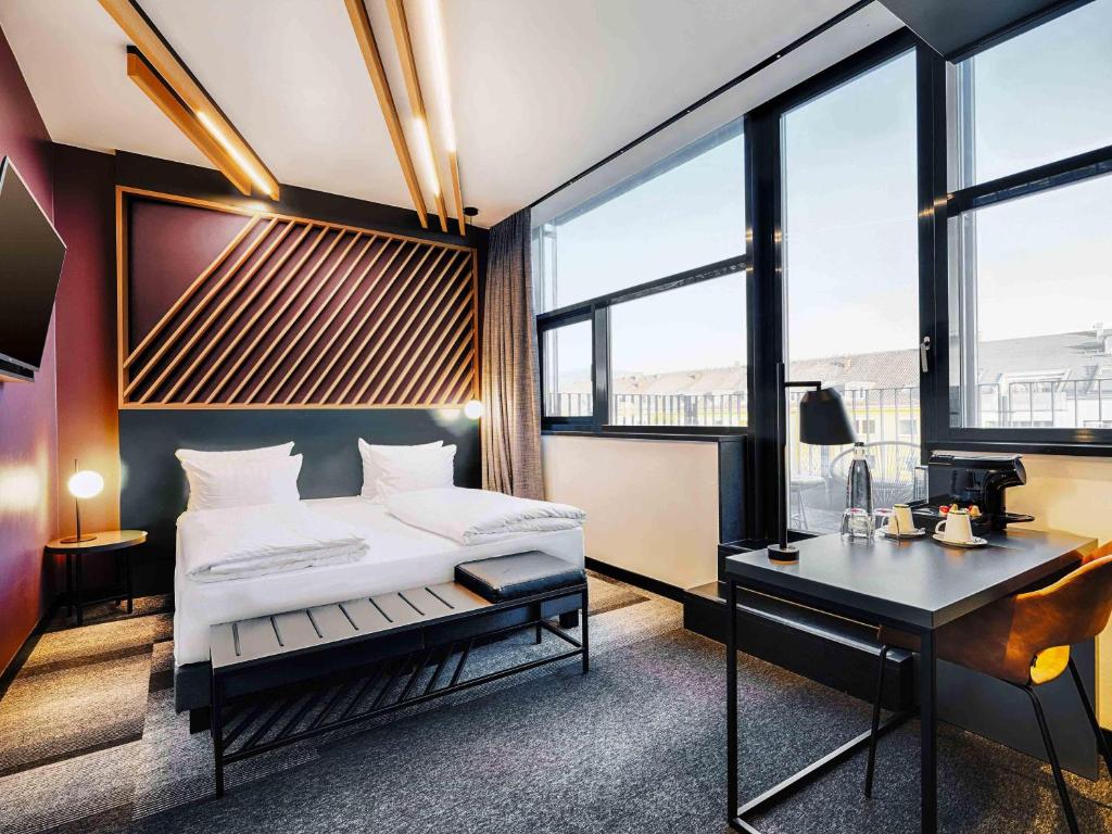 B&B Hotel München-Moosach - Resim 10