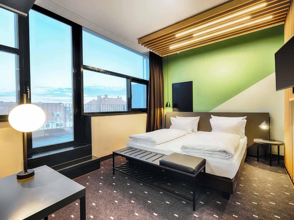 B&B Hotel München-Moosach - Resim 13