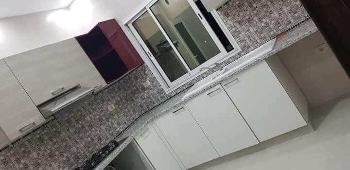 Η κουζίνα ή μικρή κουζίνα στο Rejiche Appartement Haute standing