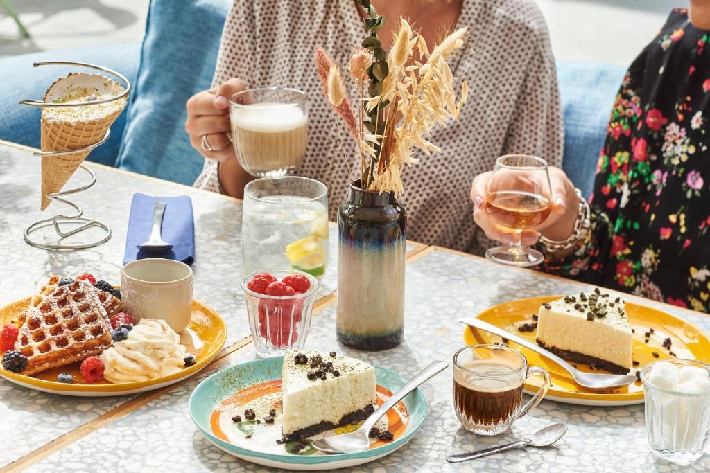 Hôtel Chromatics & Restaurant Hill Club by HappyCulture - Resim 32