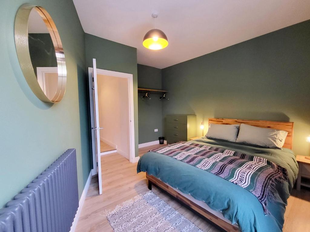 Voodi või voodid majutusasutuse Two bedroom flat, with parking, 250m from the beach toas