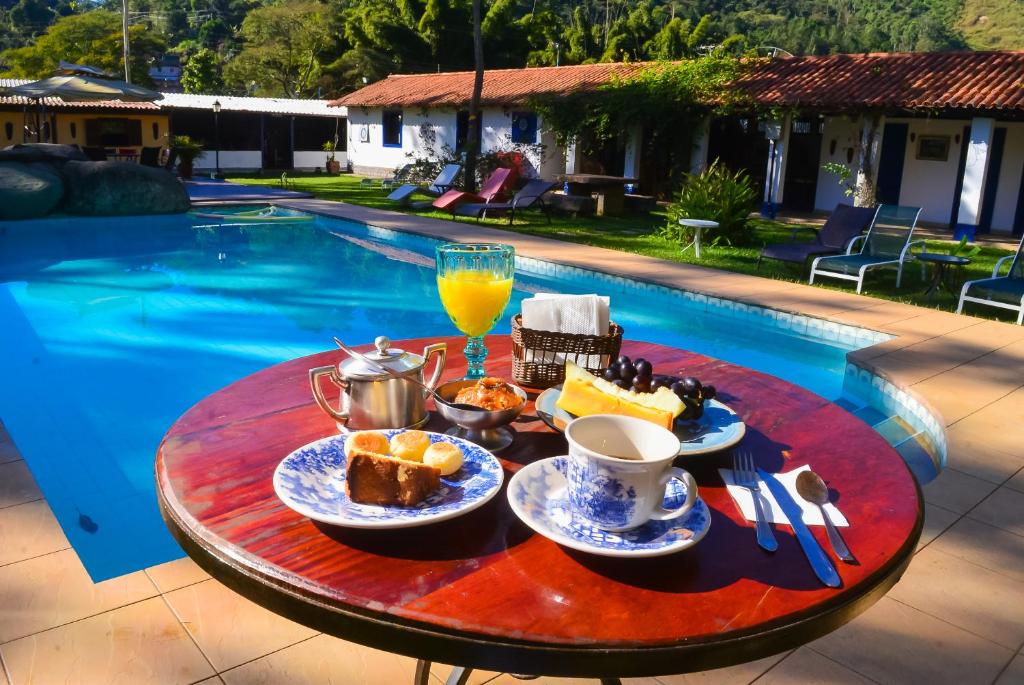 Bazén v ubytování Paraiso da Serra nebo v jeho okolí