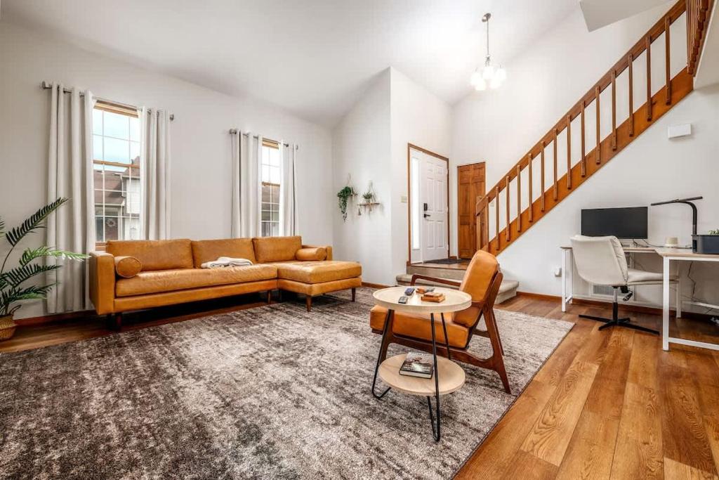 Χώρος καθιστικού στο Family Friendly and quite 2 bedroom Condo Close to Fun