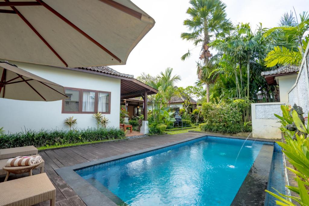 a swimming pool in the backyard of a villa at Pondok Sadia Villa in Tegalalang