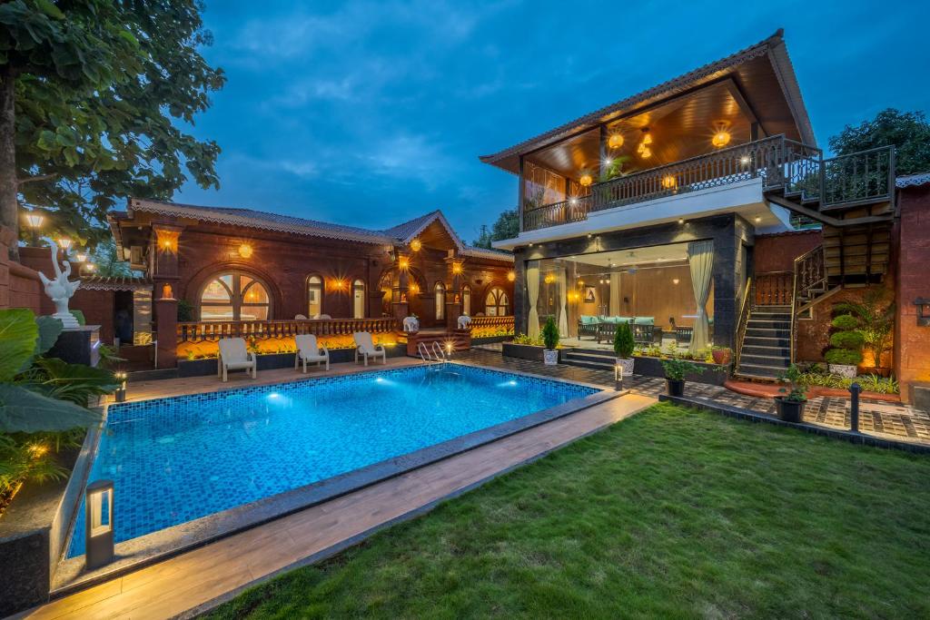 Bazén v ubytování SaffronStays Tulja Farms nebo v jeho okolí