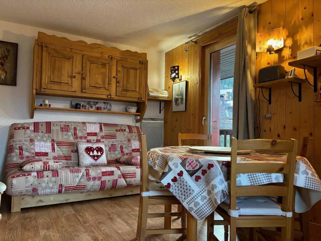 Charmant 2 Pièces + Cabine Rénové, Proche Commerces et Pistes, Balcon, Parking Gratuit - Montchavin