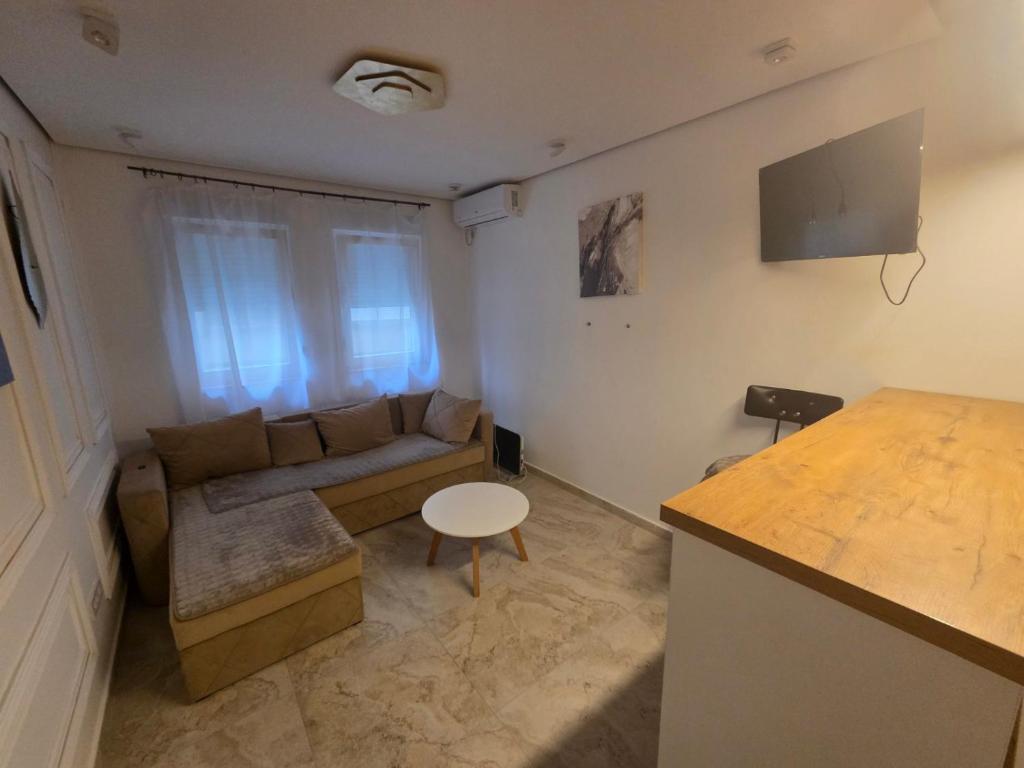 a living room with a couch and a table at Stan na dan Zvezdara in Belgrade