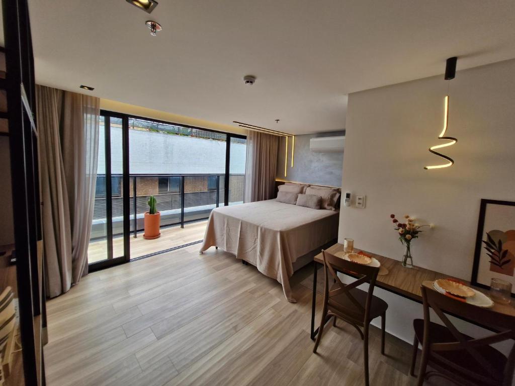 Un pat sau paturi într-o cameră la Flat 409 Premium varanda com vista mar - Setai Edition