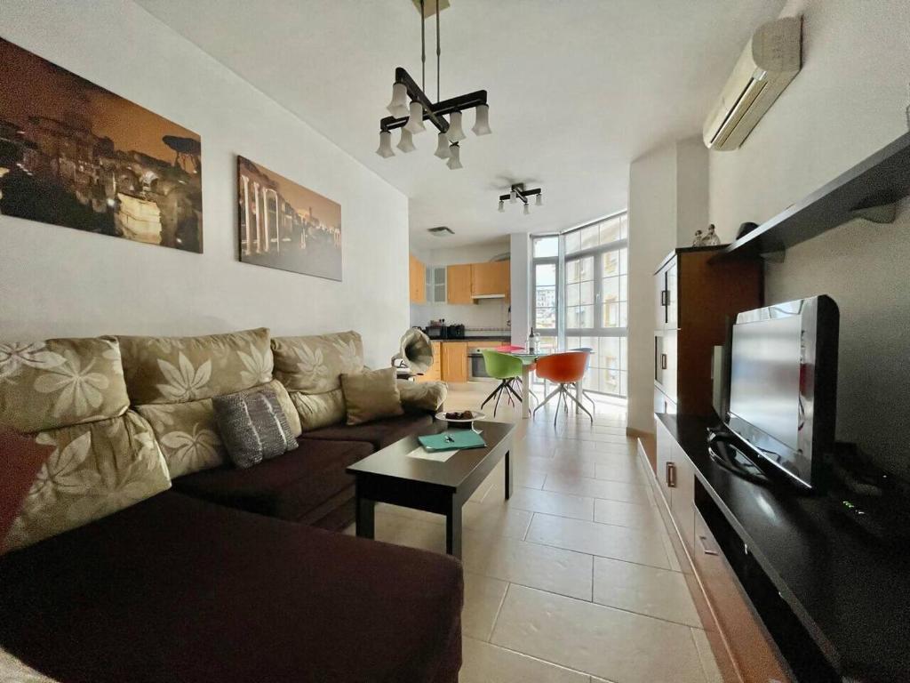 a 400m Plaza Nogalera Torremolinos 2 Dorm 4 pax