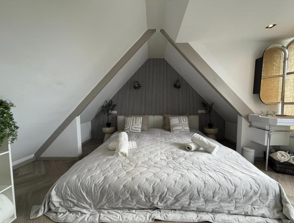 Spacious 2BR Penthouse Duplex with Private Rooftop Terrace Near ... - Luxury Penthouse Rentals Amsterdam Grachten