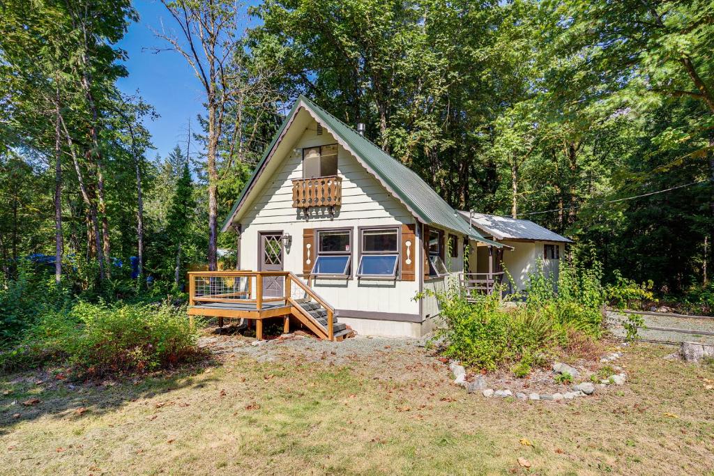 Walk to Skykomish River Wooded Escape with Fire Pit, Gold Bar (preços ...