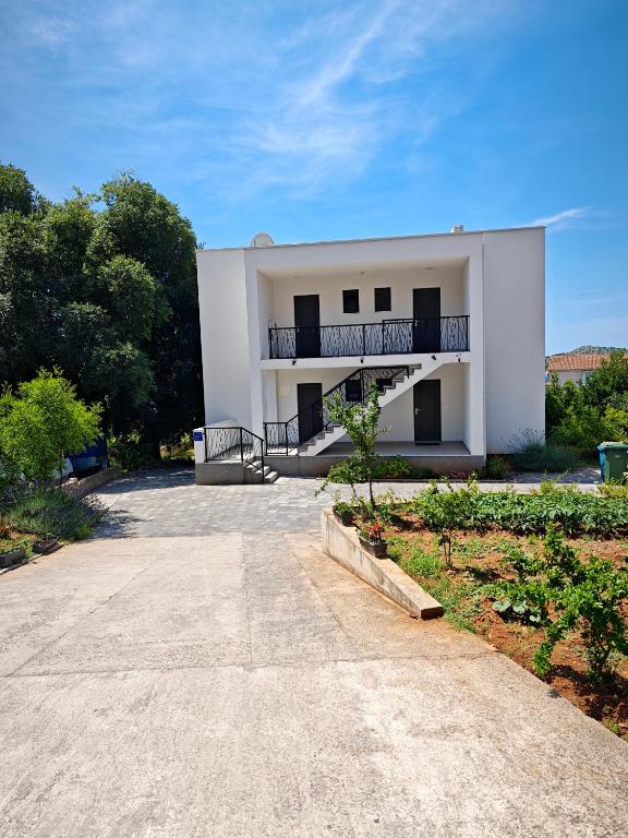 Providenca Studio Apartment with Free Parking