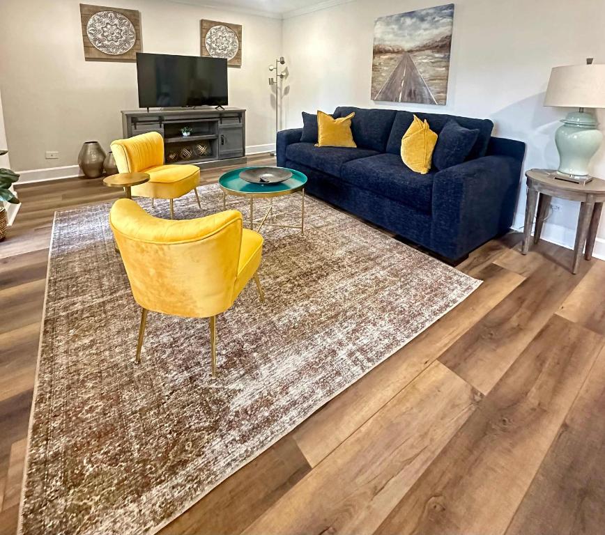 Posezení v ubytování 2BR 2BA in Downtown Hotel District