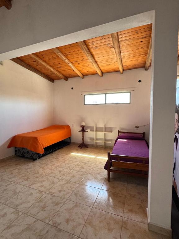 Giường trong phòng chung tại Alojamiento Masvernat 3