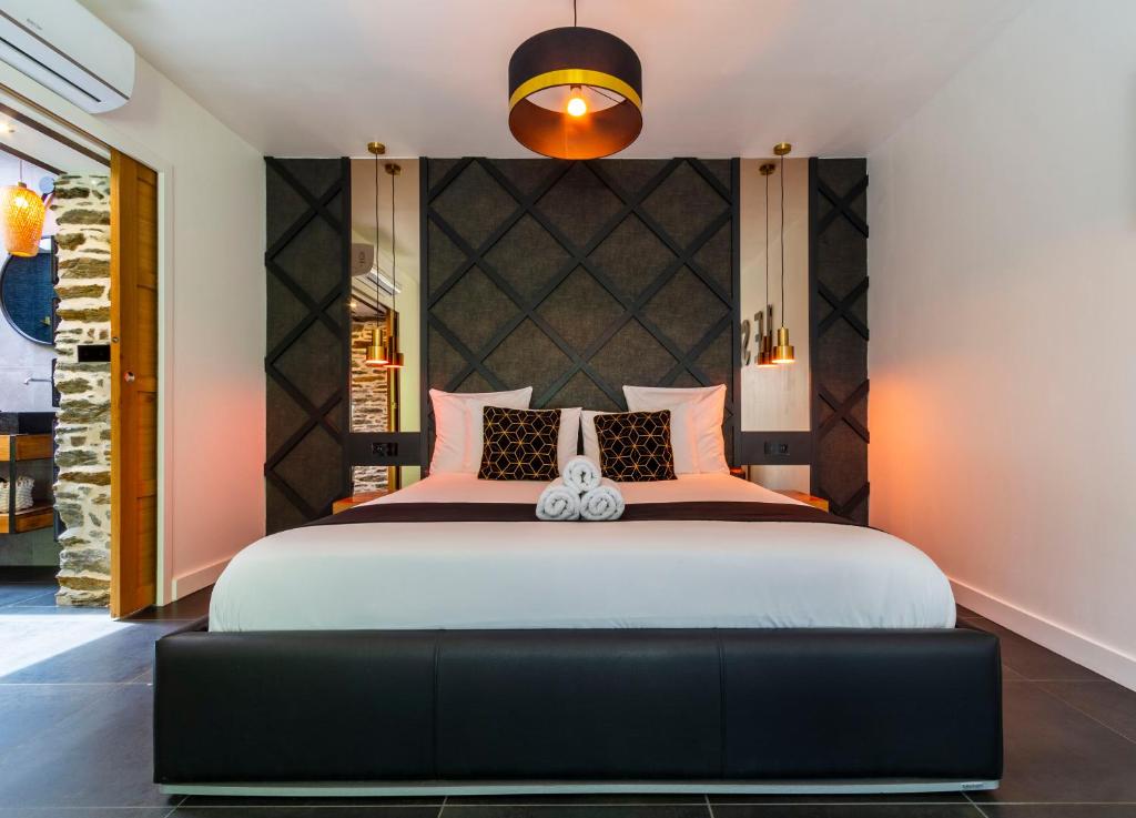a bedroom with a large bed with a large headboard at Nuit confort avec Balnéo XXL privative et Climatisation in Nantes