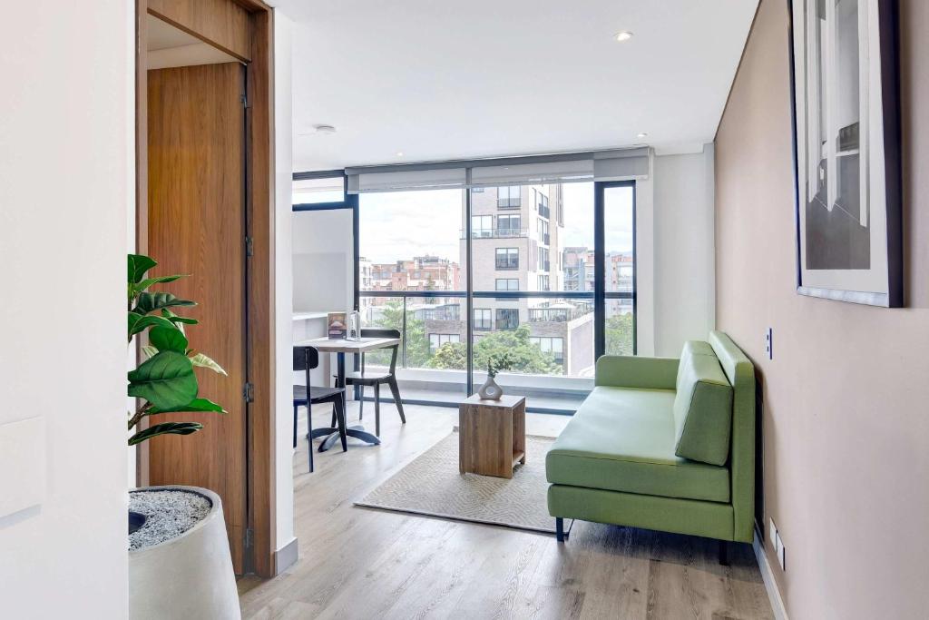 Χώρος καθιστικού στο Wynwood House 109