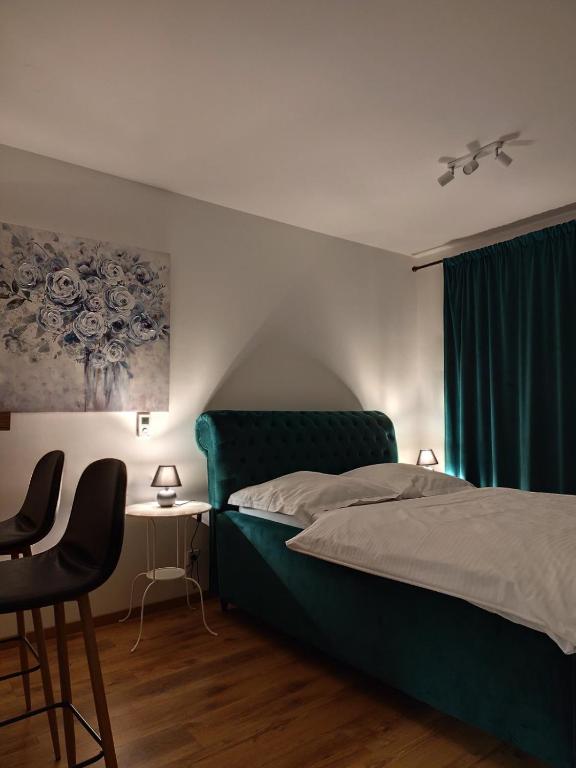 Entrez Apartments 5 - City center with small garden - 
