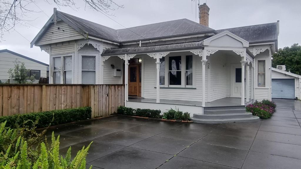 Villa Charm on Claudelands - Resim 11