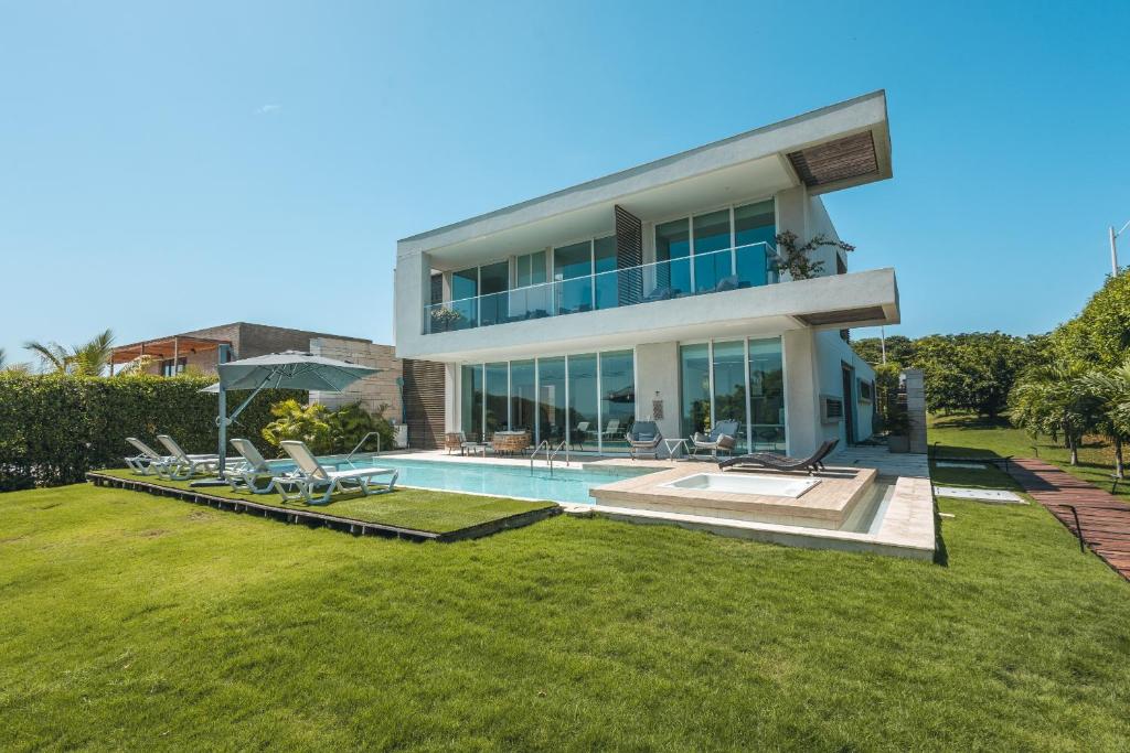 Πισίνα στο ή κοντά στο Brand new 4BR Villa at Calablanca