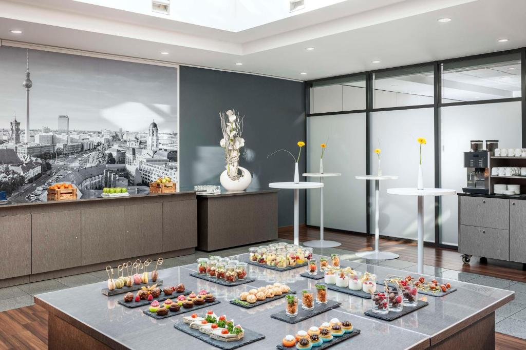 NH Berlin Alexanderplatz - Resim 17