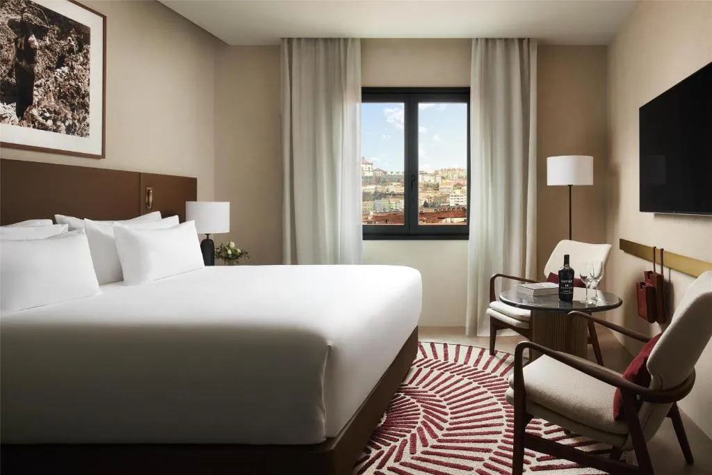 Family Adjoining Deluxe Room with River View (2 AD + 2 CH)