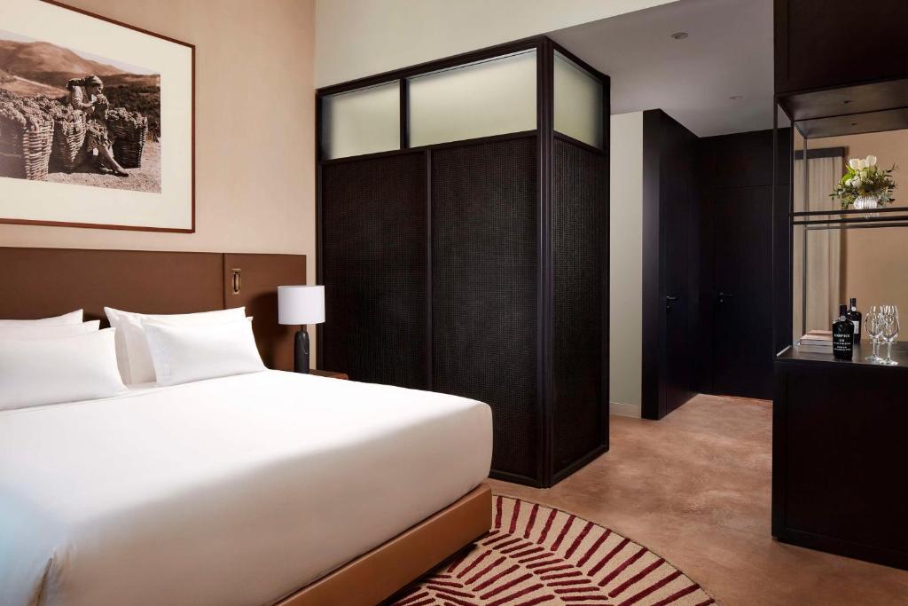 
Deluxe Room with Terrace and River View
