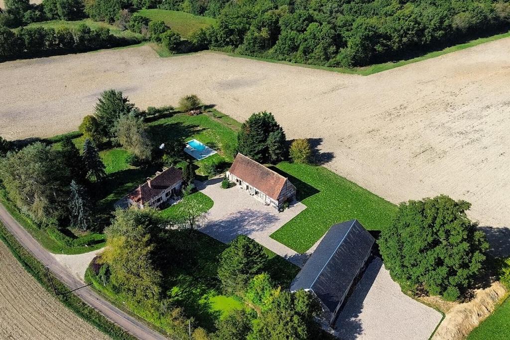 an overhead view of an estate with a house and trees at Domaine Les Pigées in Saint-Privé