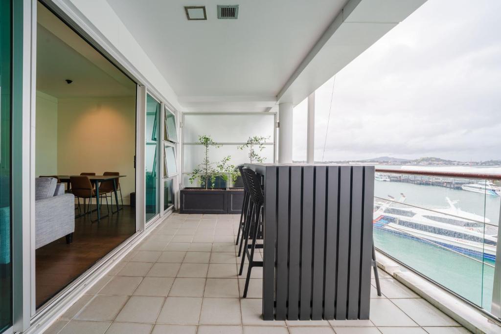 Princes Wharf - Spectacular Couple Getaway - Resim 26