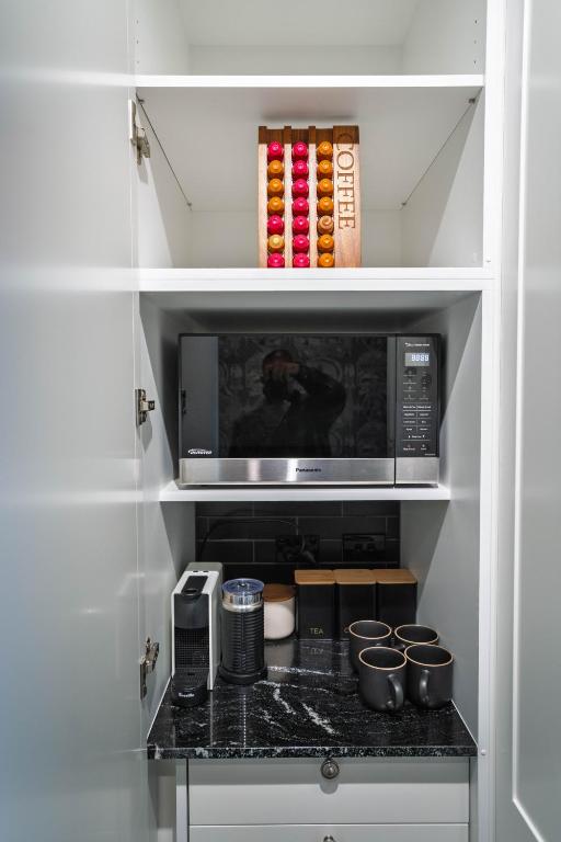 Princes Wharf - Spectacular Couple Getaway - Resim 27